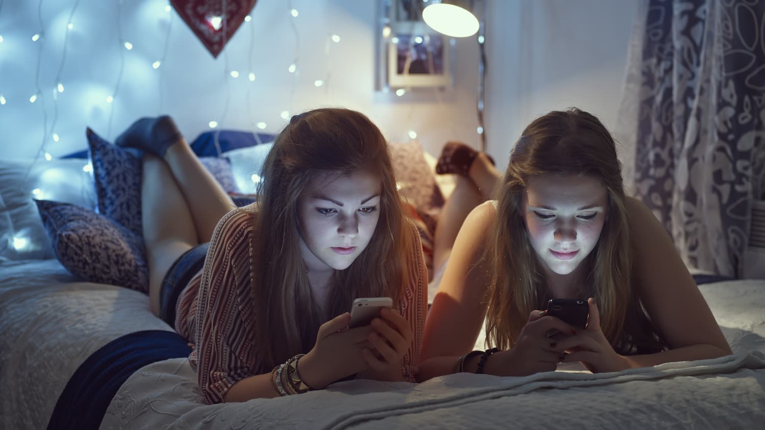 The Dark Side Of Social Media: Safe Teens, Happy Teens